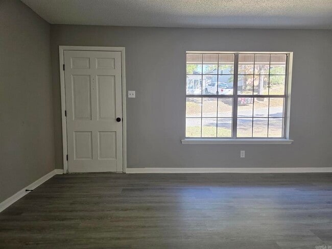 Photo - 216 Windhill Dr