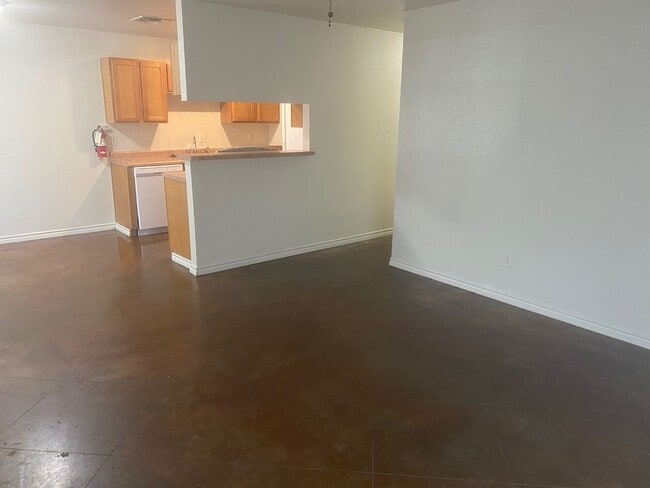 Affordable Elegance: 3 Bedroom Duplex in P... - Affordable Elegance: 3 Bedroom Duplex in P... Apartment Unit F