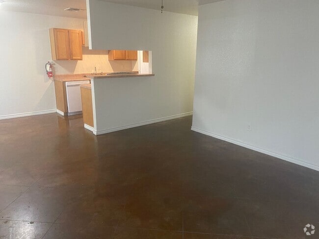 Building Photo - Affordable Elegance: 3 Bedroom Duplex in P... Unit F Rental