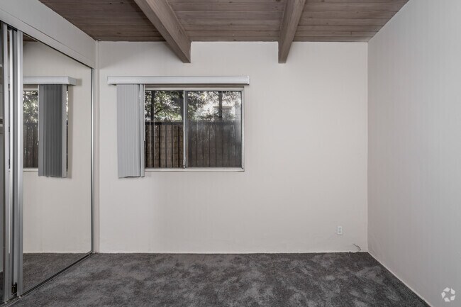 1HAB, 1BA - 700 ft²