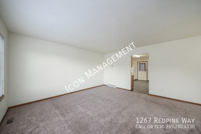 Photo - 1267 Redpine Way