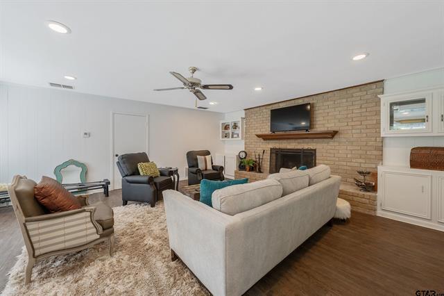 Photo - 1109 Brookhollow Dr