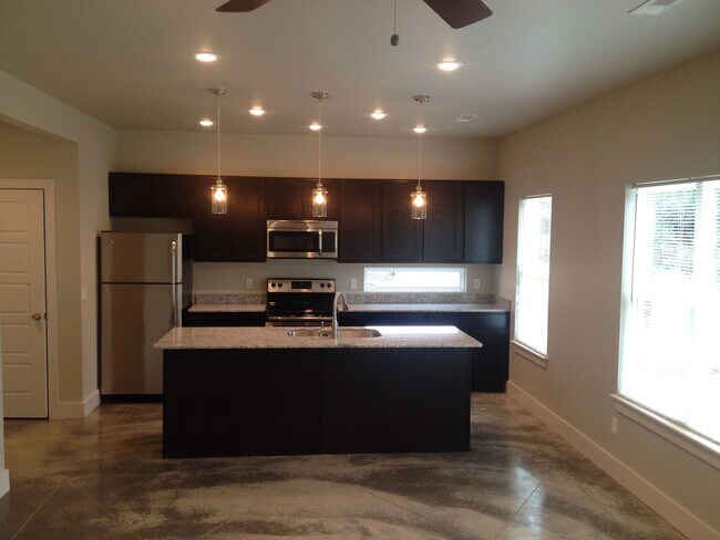 2716-2718 Wildwood Dr Unit 2716