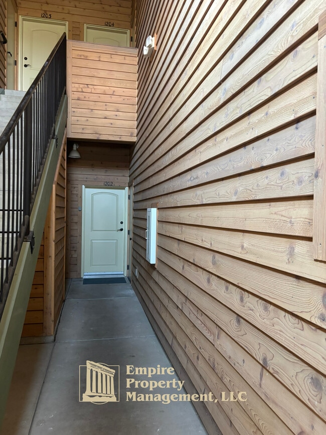 Photo - 502 Guthrie Place