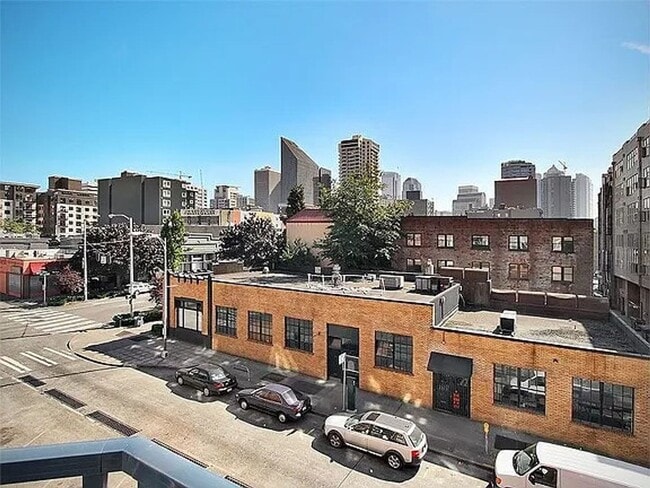 Building Photo - 2415 2nd Ave Unit 430