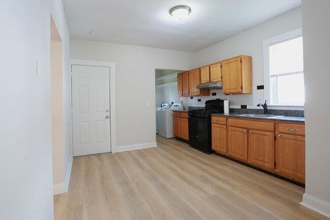 Building Photo - 41 Payson Ave Unit 2