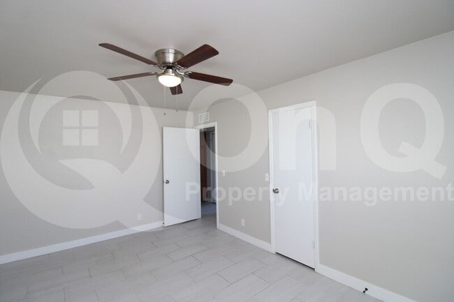 Photo - 532 W La Jolla Dr