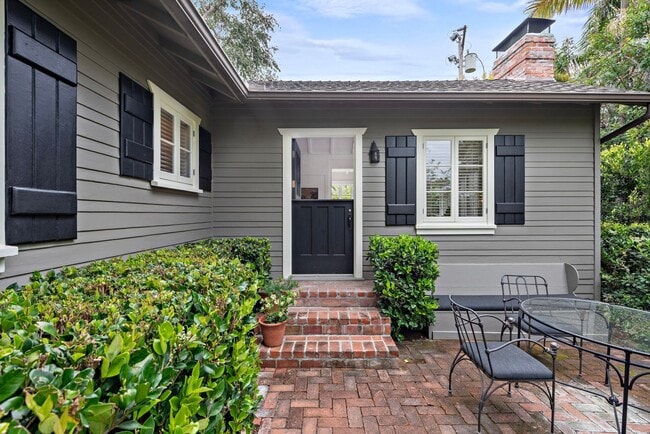 Photo - Classic Modern Cottage in Laguna Village