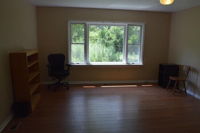 Photo - 203 Pine Tree Rd Unidad MaryMary Ann Bowman