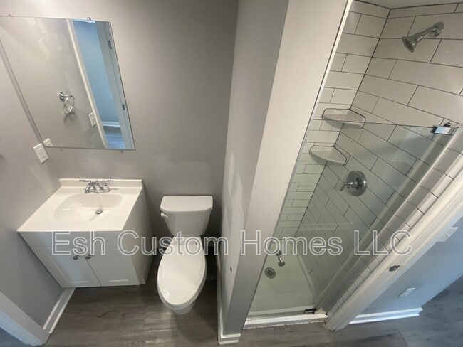 Photo - 218 W King St
