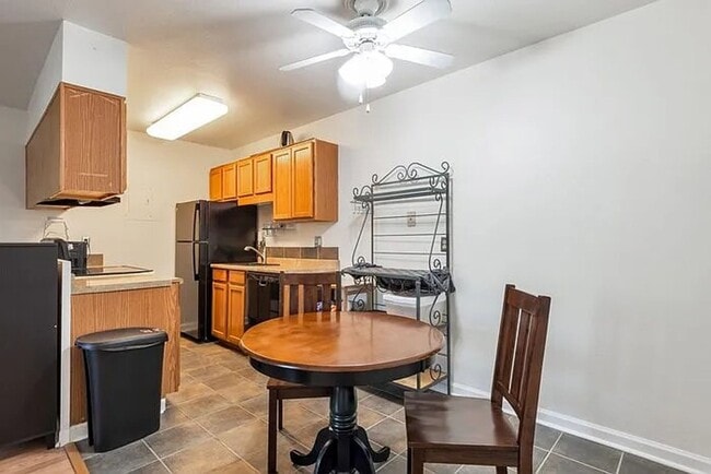 850 W Moorhead Cir