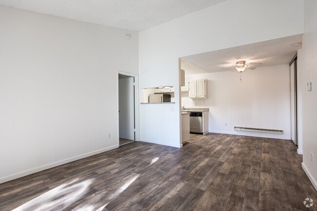 2BR, 2BA - Camelot
