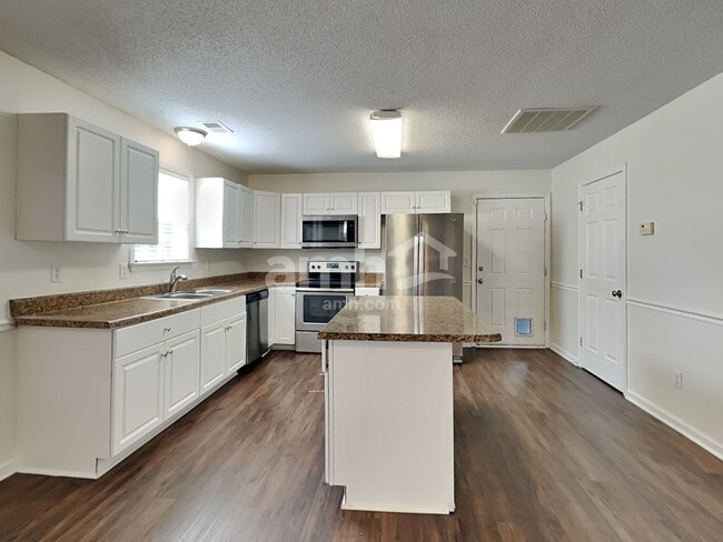 Photo - 106 Sweetland Ct