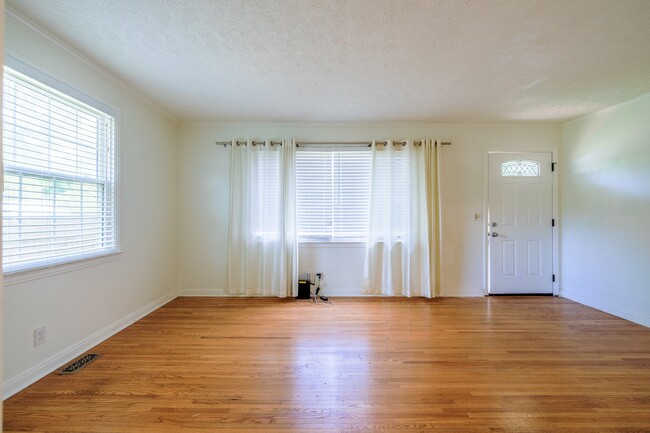 **NOW AVAILABLE!!**  Quaint Cul-de-sac Home Now Available in Riverside Village, East Nashville!