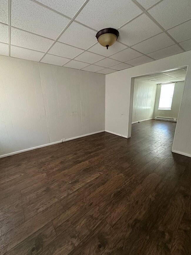 Photo - 3bd 1 bath with fenced in yard!