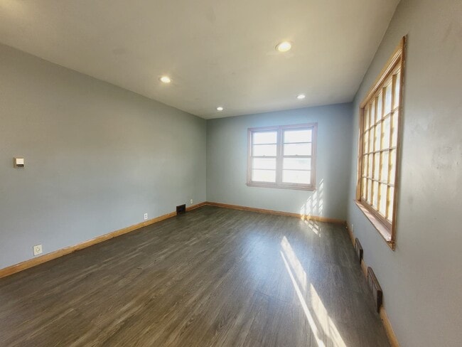 Photo - 1320 N Broadwell Ave