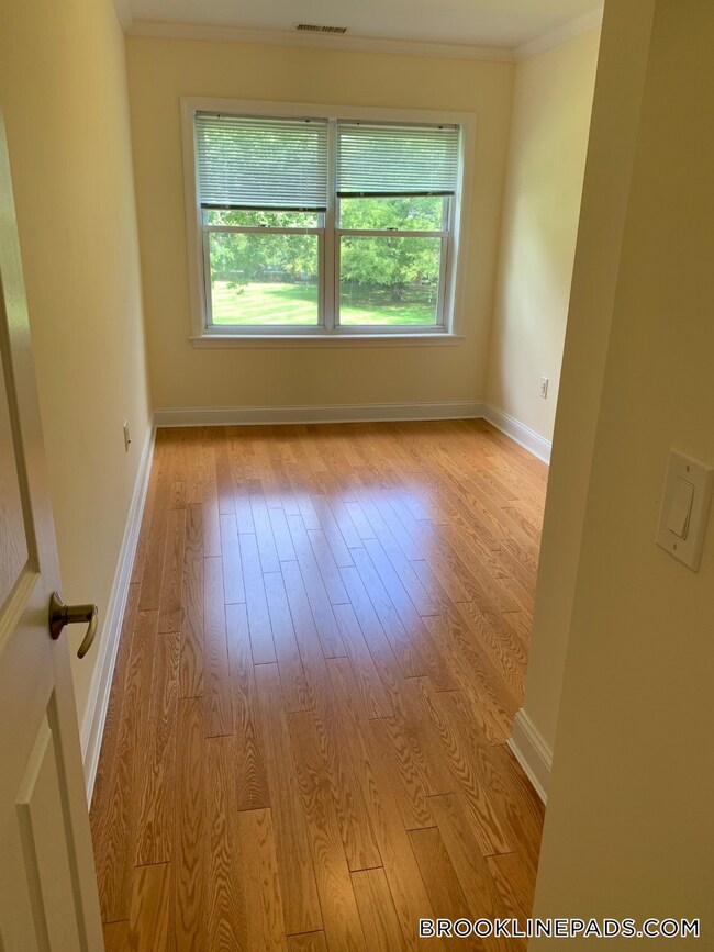 Photo - 210 Gerry Rd