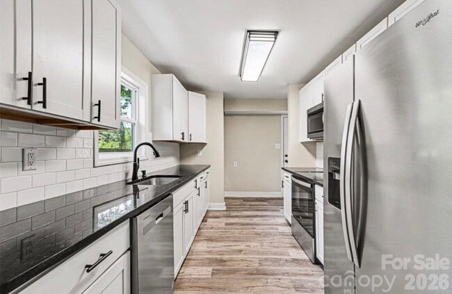 Photo - 308 Alexander St