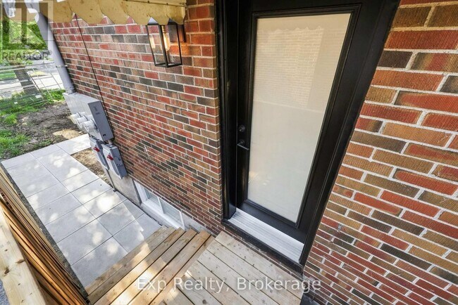 Photo - 372 Major St