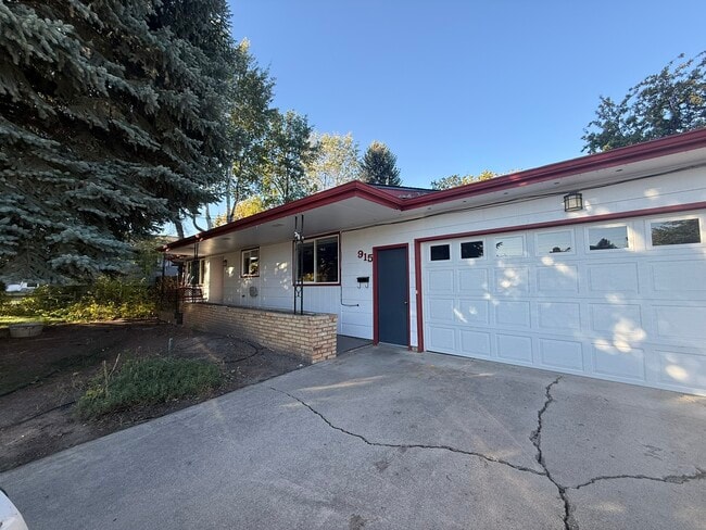 Photo - 915 Park Dr