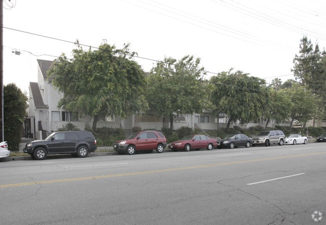 Building Photo - 4934 Coldwater Canyon Ave