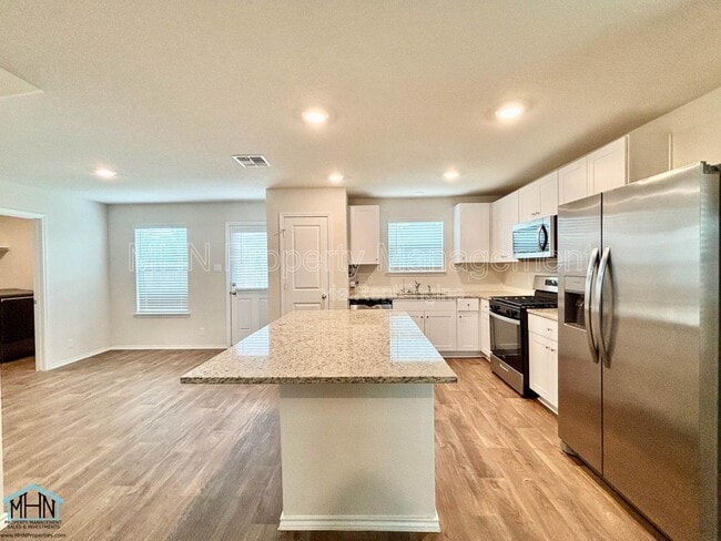 Photo - 5022 Jaspillite Ave