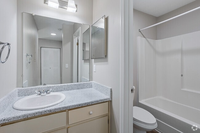 1BR, 1BA - 800SF - Bathroom