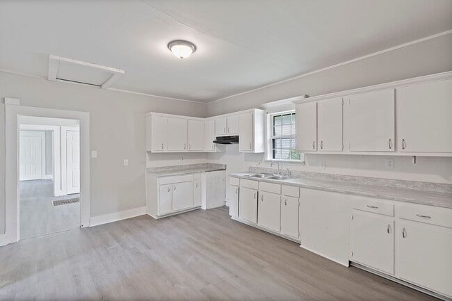 Building Photo - NEW INVENTORY! $0 SECURITY DEPOSIT REQUIR... Rental