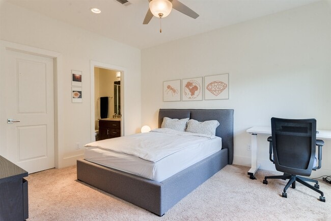 Photo - 5429C Hidalgo St Unit B