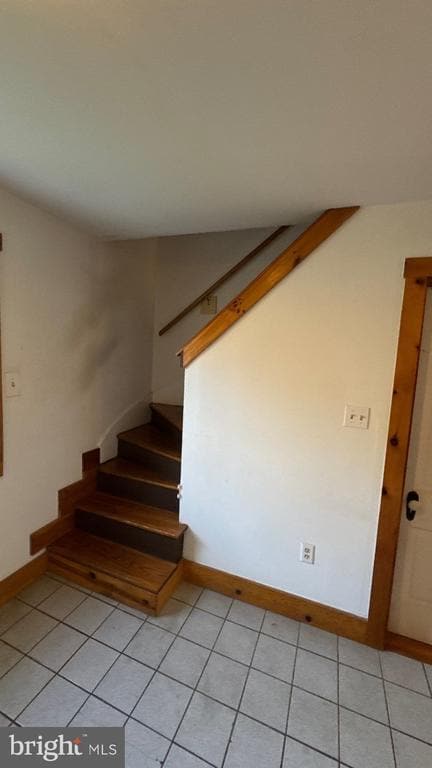 Photo - 8492 Main St