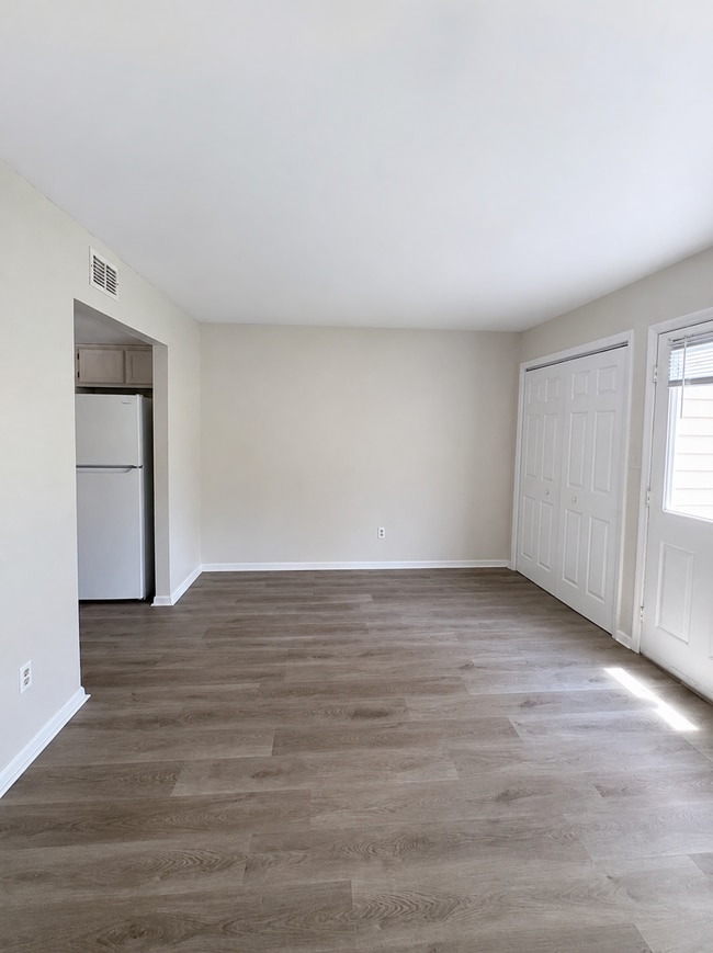 Charming 3 Bedroom Town House-116 Palace Cir.