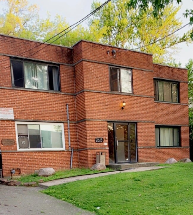 Building Photo - 2613 Chesterfield Ct