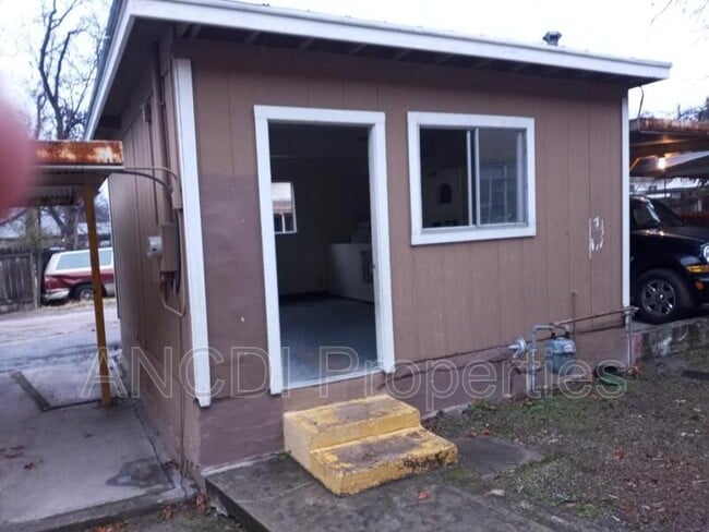 Photo - 703 Spring St