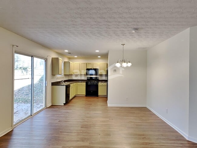 Photo - 330 Meadows Ln