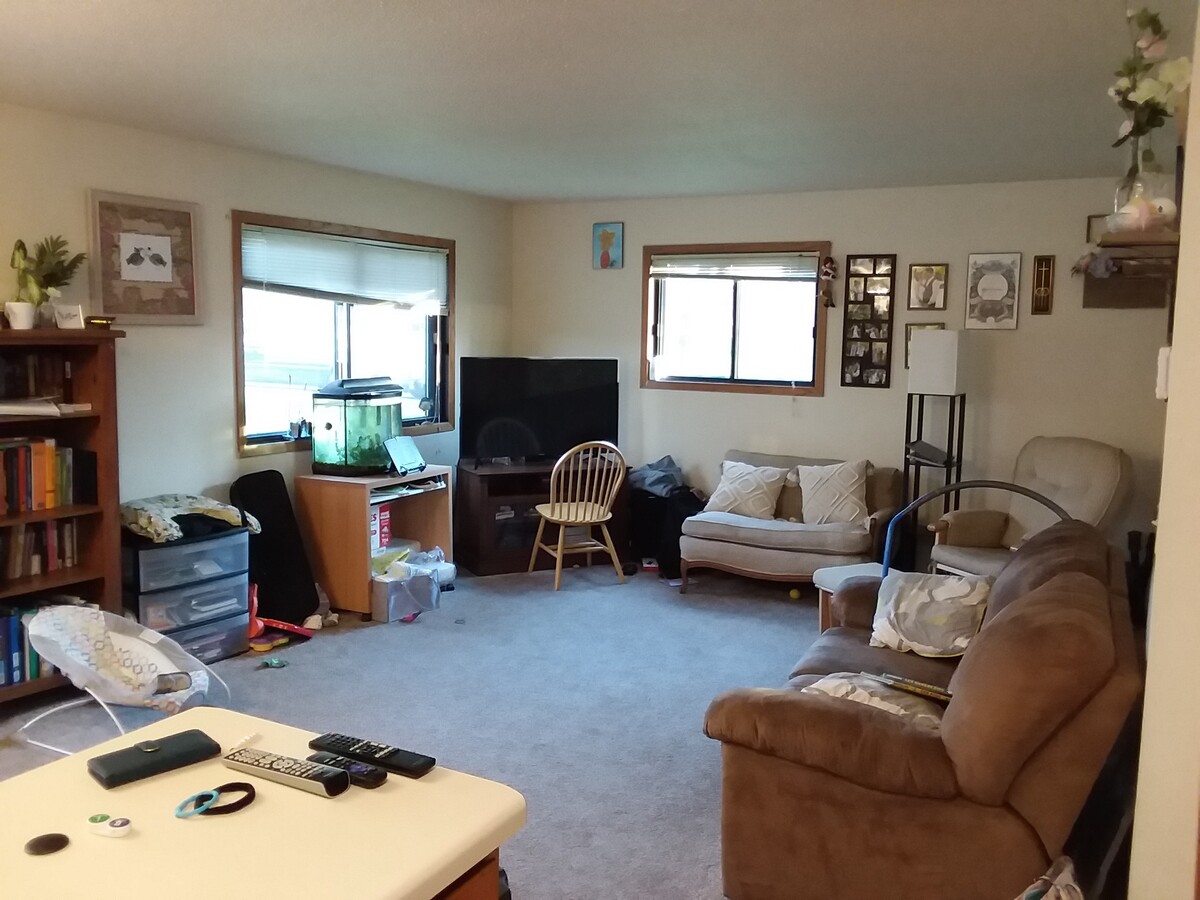 living room - 608 Walden Ct Apartment Unit B