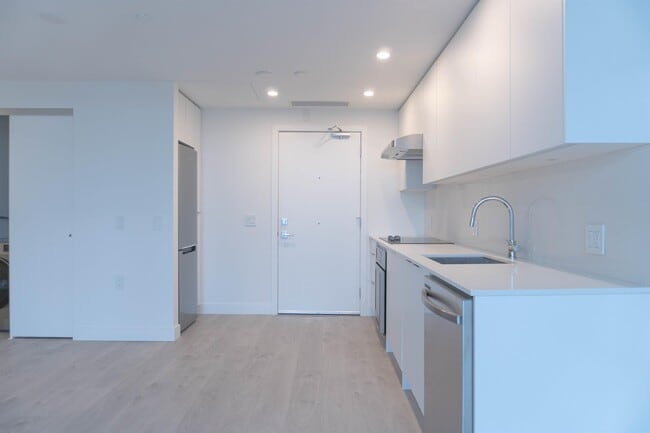 Photo - 901 Lougheed Hwy.