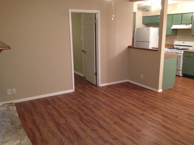 Photo - 403 Cypress Ln