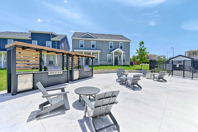 Community Grill Area - Heritage Court Luxury Townhomes