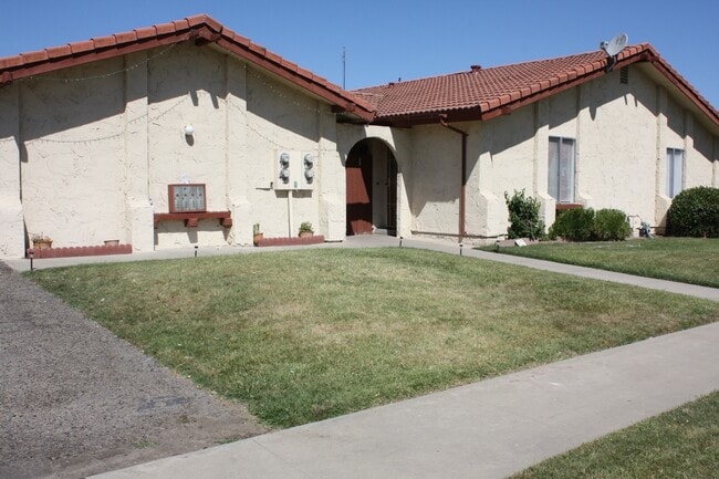 Photo - 631 N Lynora St