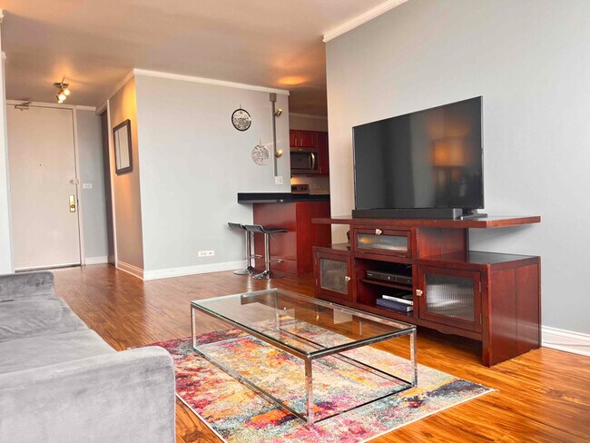 Photo - 655 W Irving Park Rd Unidad 2404