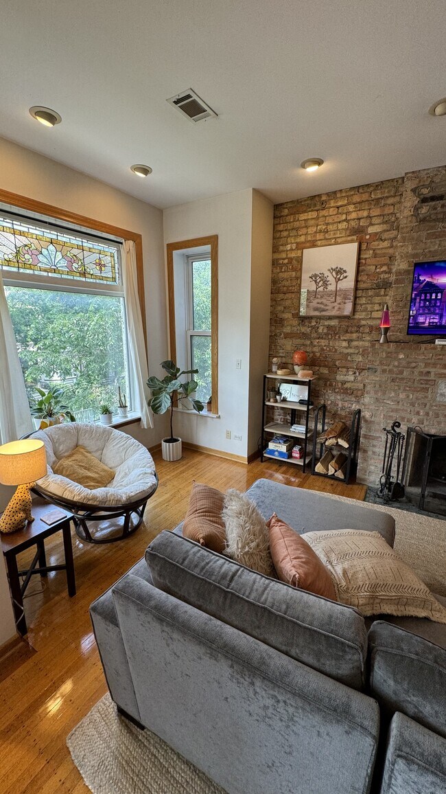 Photo - 839 W Newport Ave