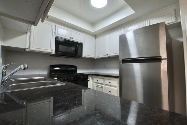 Photo - 5328 Riverton Ave Unit 202