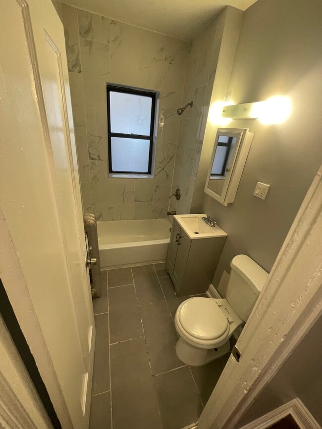 Photo - 543 E 80th St Unidad 1