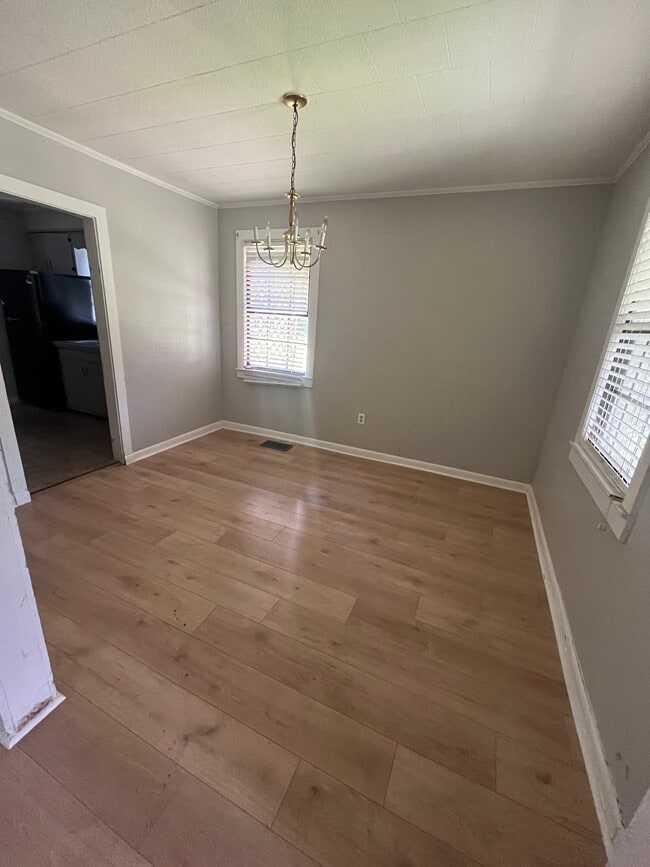 Photo - 104 Lucas St