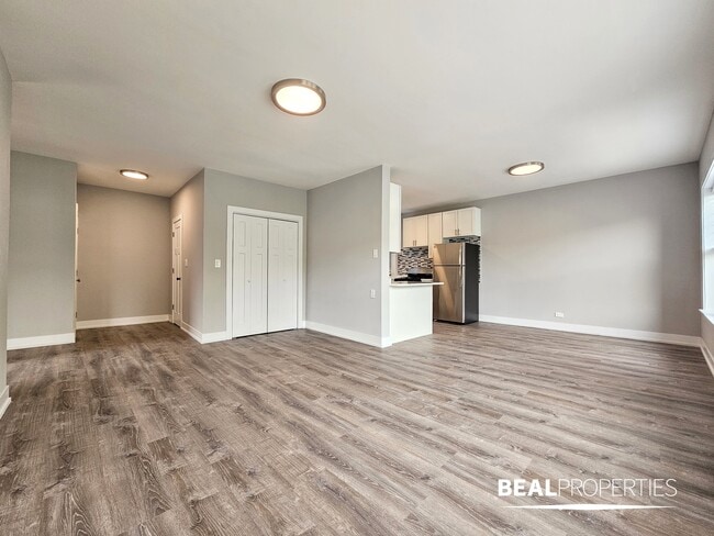 Photo - 744 W Addison St Unit S3