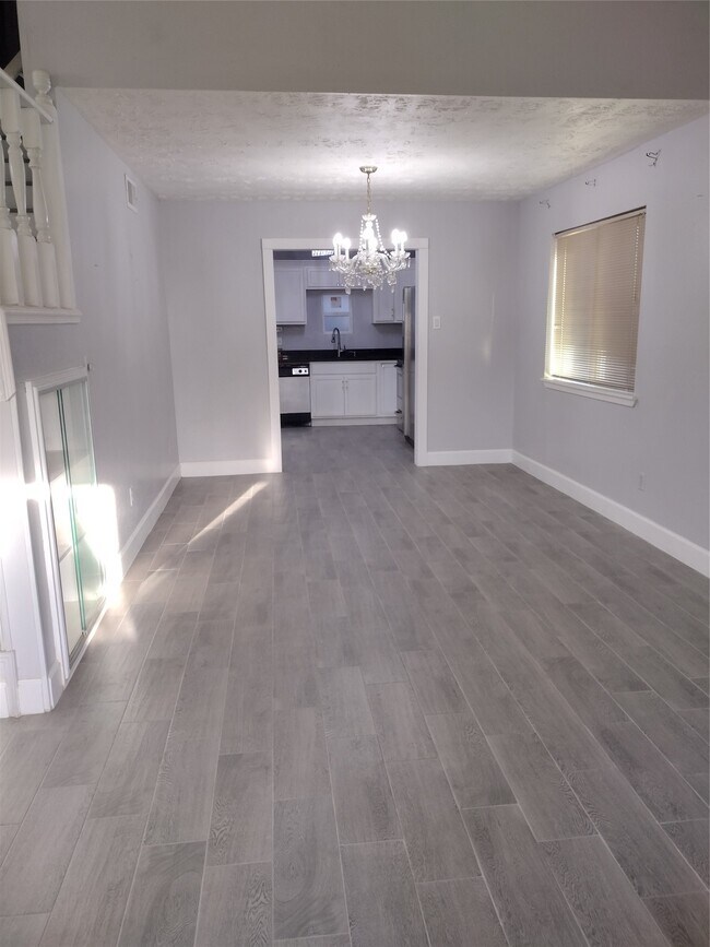 Photo - 7514 Wovenwood Ln