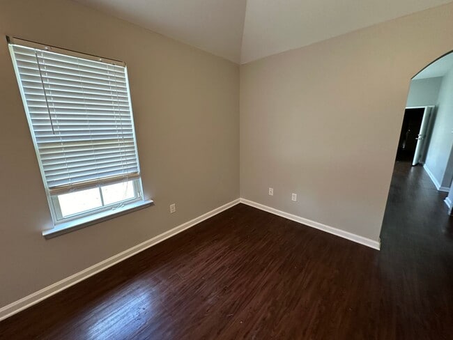Photo - 1307 Larkin Ave