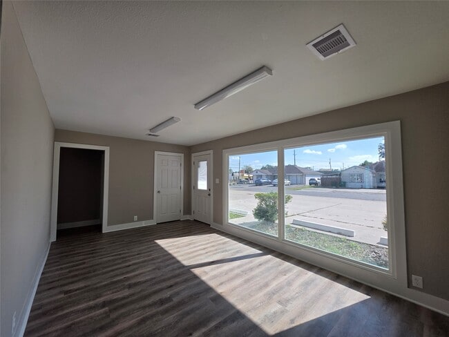 Photo - 13379 Force St