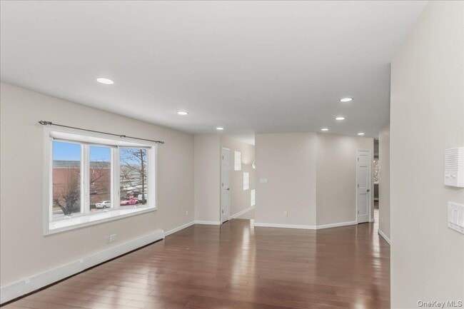 Photo - 149-47 Centreville St