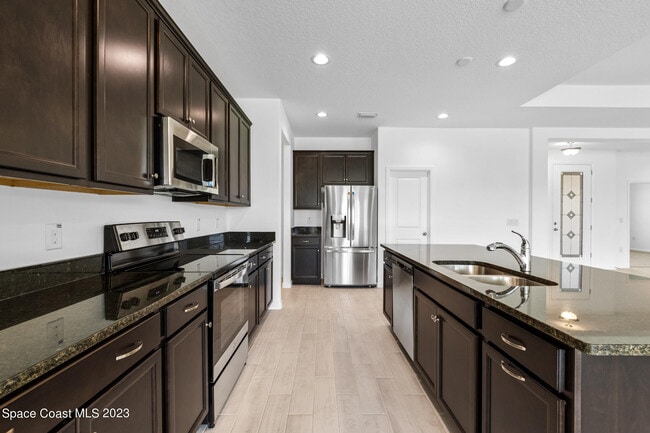 Photo - 285 Loymer Cir